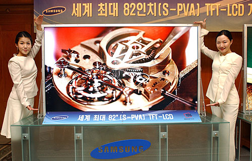 Samsung 82″ LCD